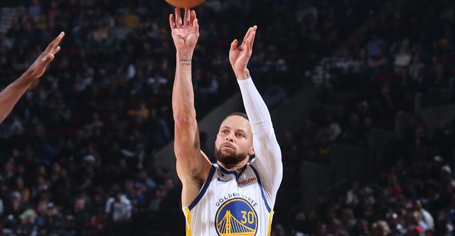 77魔法时刻！东契奇单挑撤步三分 第三节独砍15分太炸裂