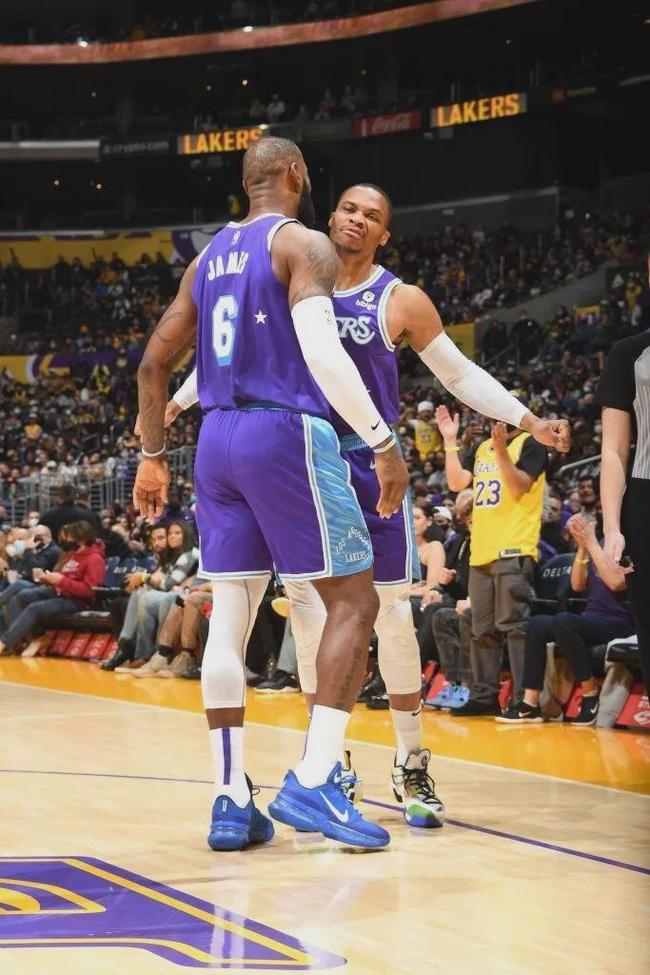 周定洋：这个赛季全队都有成长，每个起伏里大家都没放弃