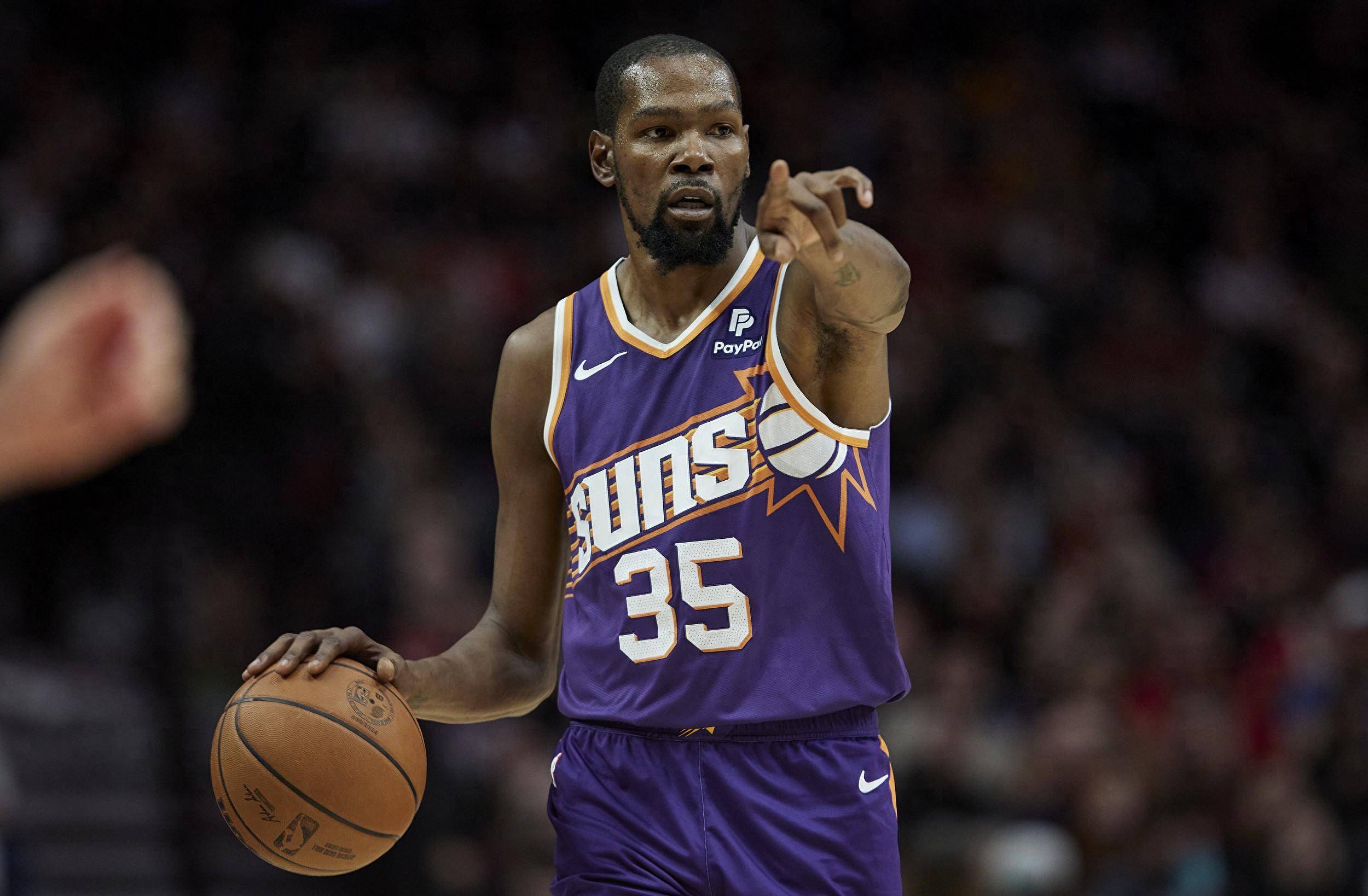 圣地亚哥教士在 2024 年开幕战中展现了极其灵活的守备布阵