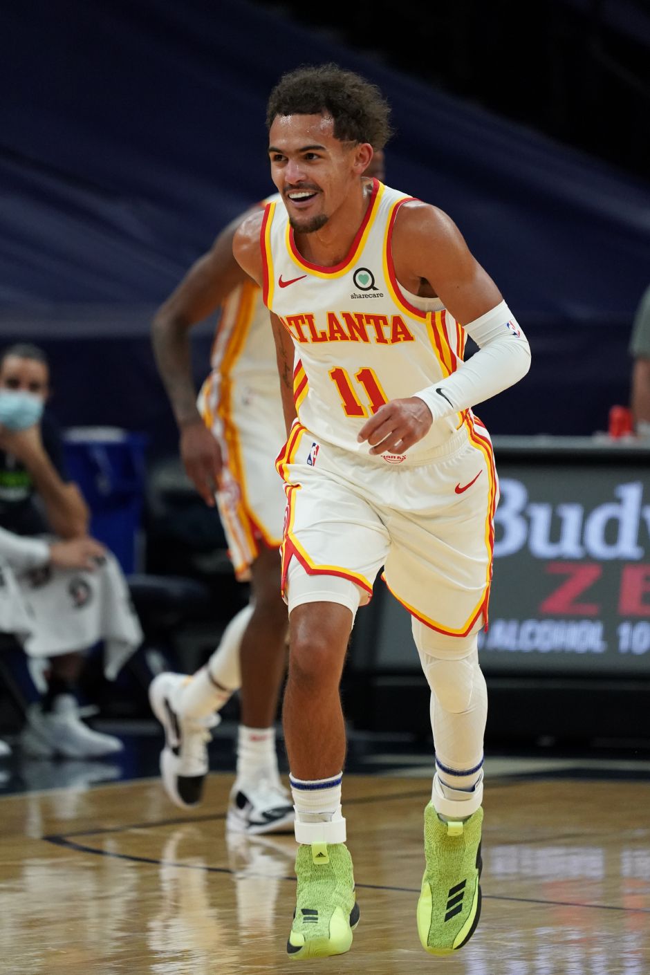 AC米兰1-0登顶意甲！38岁名将却抢走风头，带队12场不败紧追榜首