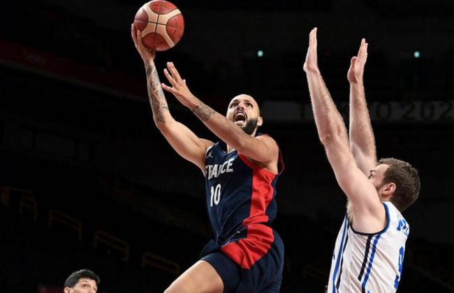 [图]法甲-门德斯破门杜埃伤退 巴黎1-1洛里昂领跑